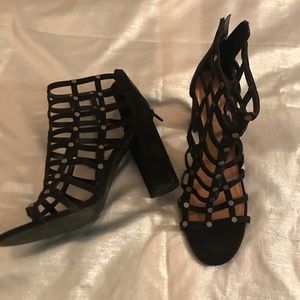 *FIRM*Black Caged Block Heel